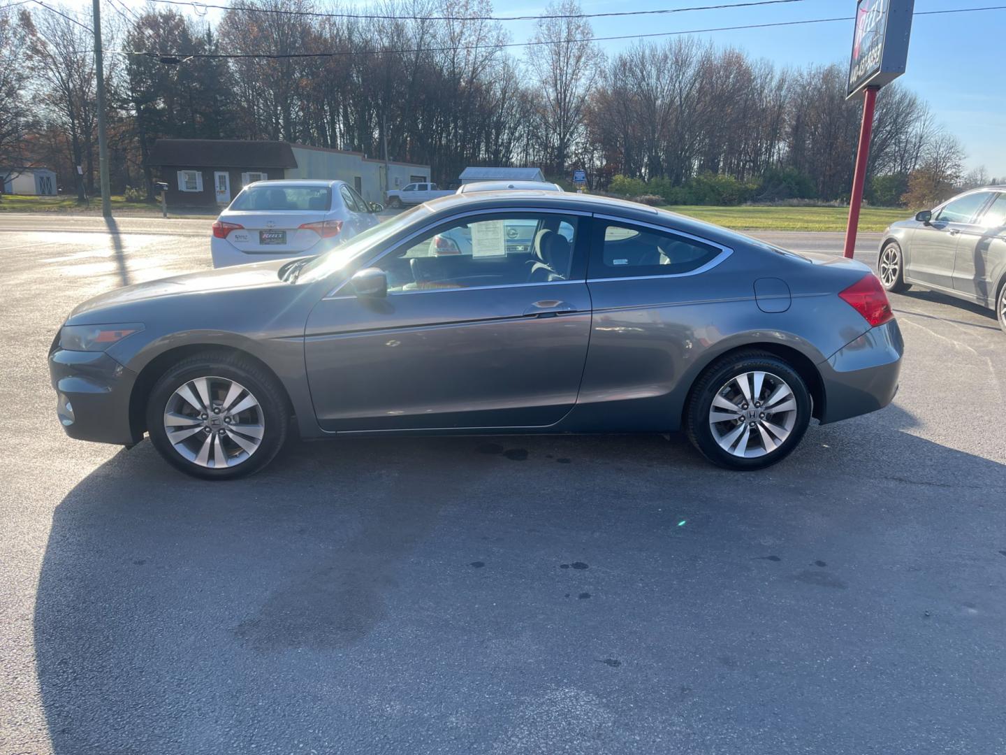 2012 Gray /Black Honda Accord EX Coupe AT (1HGCS1B74CA) with an 2.4L I4 DOHC 16V engine, 5-Speed Automatic transmission, located at 547 E. Main St., Orwell, OH, 44076, (440) 437-5893, 41.535435, -80.847855 - Photo#13